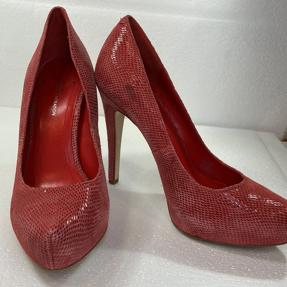 BCBG Eneretion Red leather heels size 8 - Picture 3 of 8